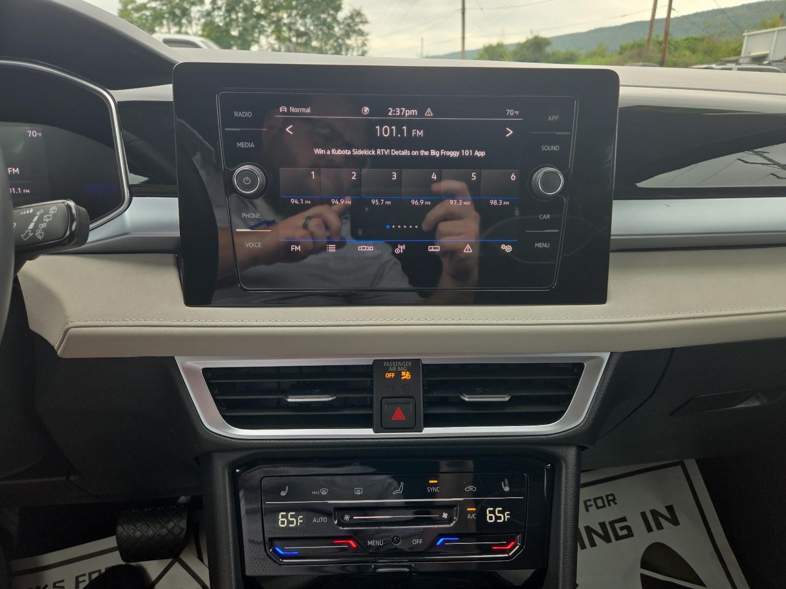 2025 Volkswagen Taos SE 4MOTION