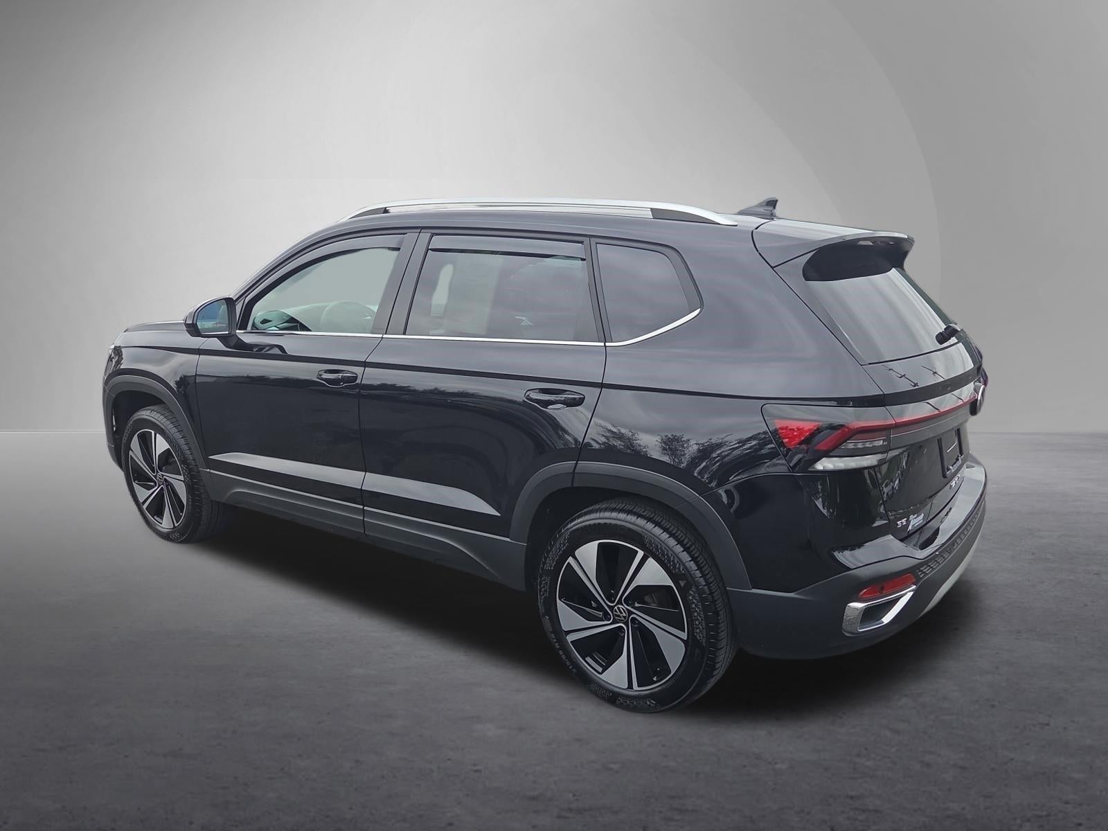 2025 Volkswagen Taos SE 4MOTION