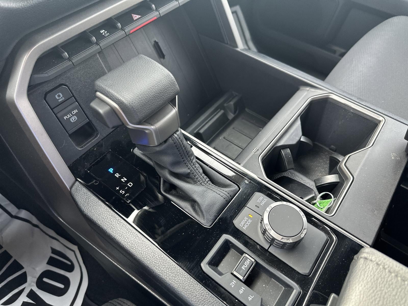 2025 Toyota Tundra 4WD 4WD SR5 CrewMax 5.5' Bed (SE)