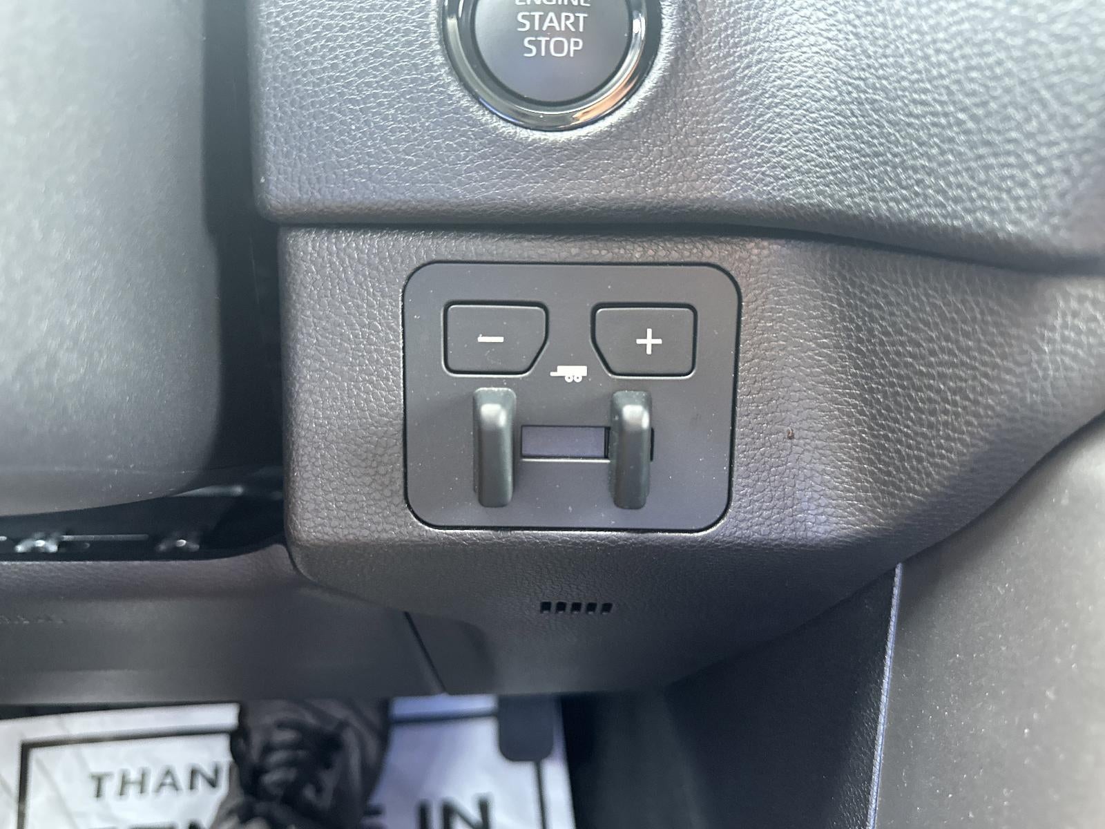 2025 Toyota Tundra 4WD 4WD SR5 CrewMax 5.5' Bed (SE)