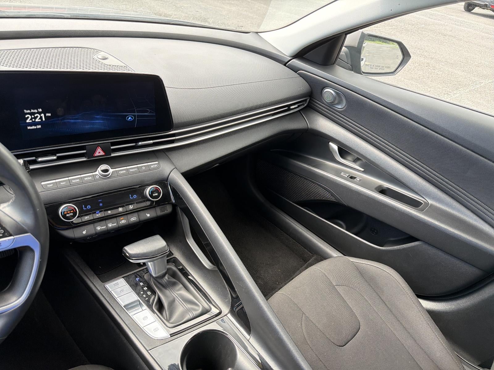 2025 Hyundai ELANTRA SEL Convenience IVT