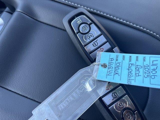 2025 Ford Expedition Max Platinum 4x4