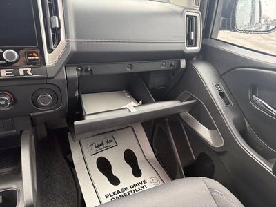 2025 Nissan Frontier Crew Cab 4x4 SV