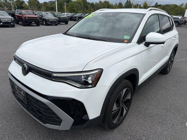 2025 Volkswagen Taos SE 4MOTION