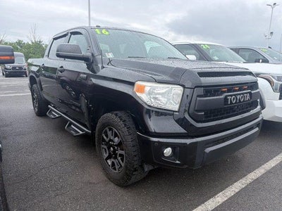 2016 Toyota Tundra 4WD Truck 4WD CrewMax Short Bed 5.7L SR5 (SE)