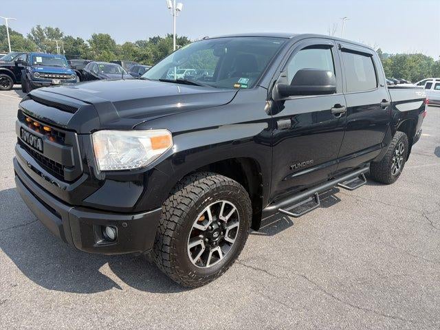 2016 Toyota Tundra 4WD Truck 4WD CrewMax Short Bed 5.7L SR5 (SE)