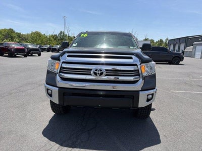 2016 Toyota Tundra 4WD Truck 4WD CrewMax Short Bed 5.7L SR5 (SE)