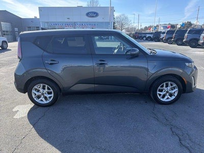 2024 Kia Soul LX IVT