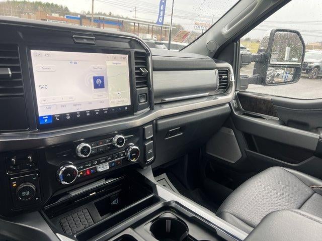 2025 Ford Super Duty F-350 DRW LARIAT 4WD Crew Cab 8' Box