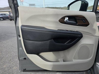 2023 Chrysler Pacifica Limited FWD