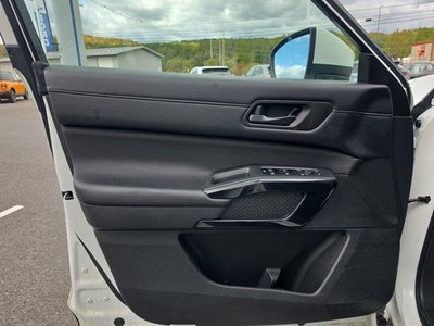 2024 Nissan Pathfinder SV 4WD
