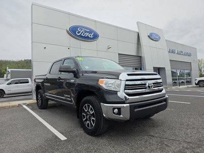 2016 Toyota Tundra 4WD Truck 4WD CrewMax Short Bed 5.7L SR5 (SE)