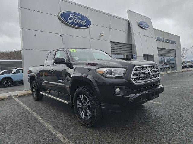 2017 Toyota Tacoma TRD Sport Access Cab 6' Bed V6 4x4 MT (Natl)
