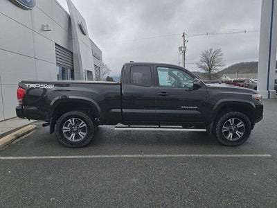 2017 Toyota Tacoma TRD Sport Access Cab 6' Bed V6 4x4 MT (Natl)