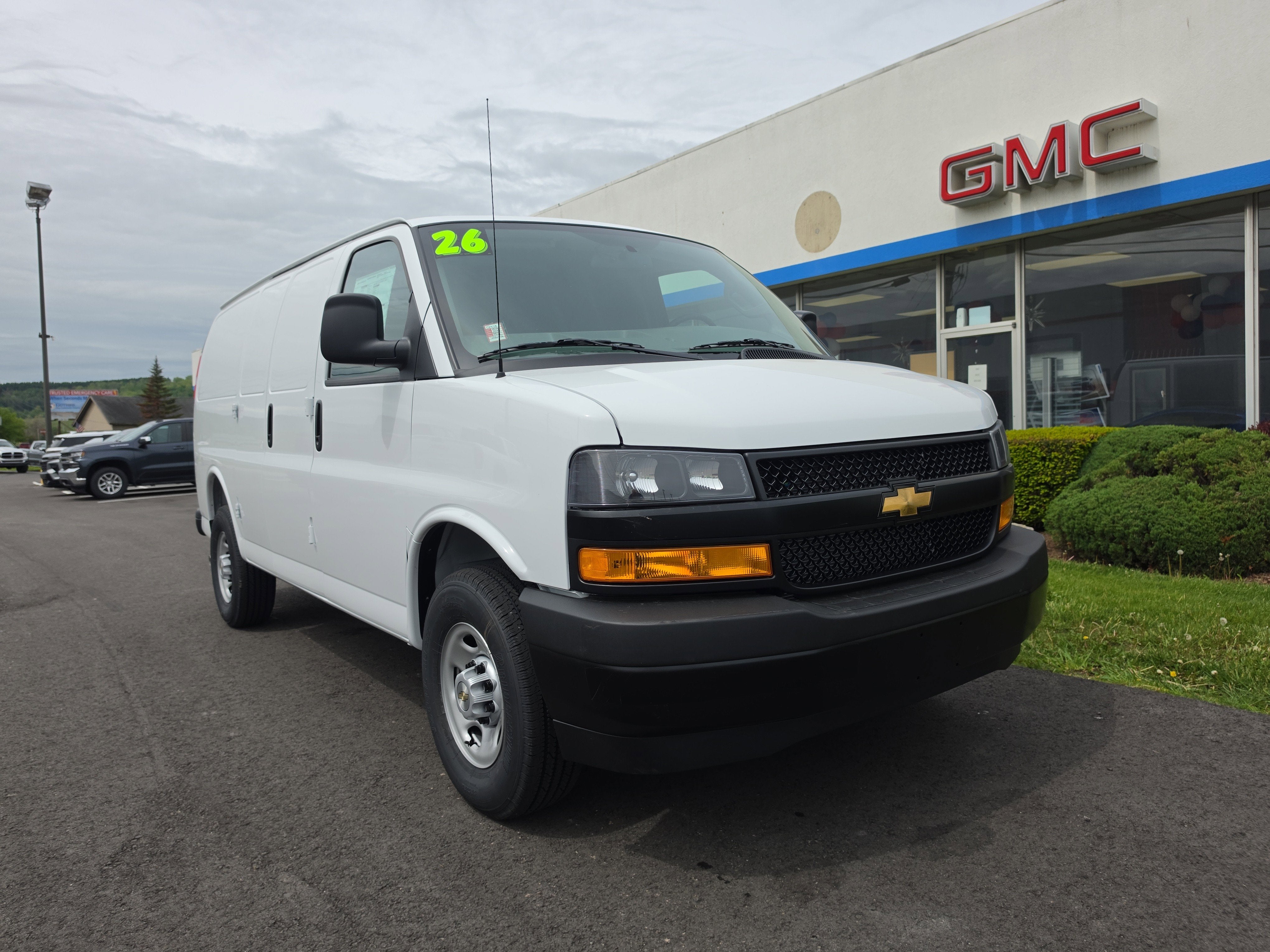2026 Chevrolet Express 3500 Work Van HD's photo
