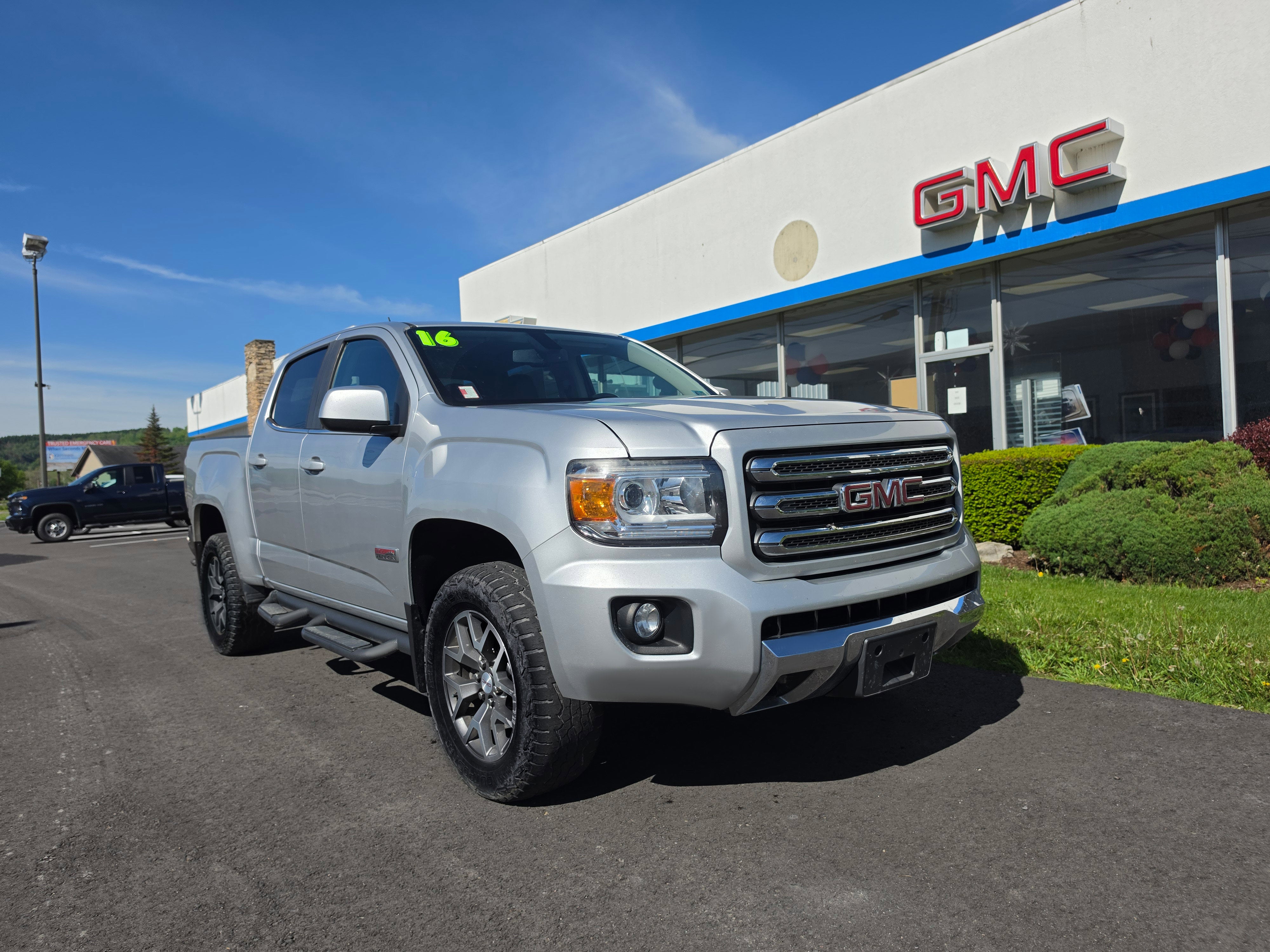 2016 GMC Canyon 4WD SLE Crew Cab Short Box's photo