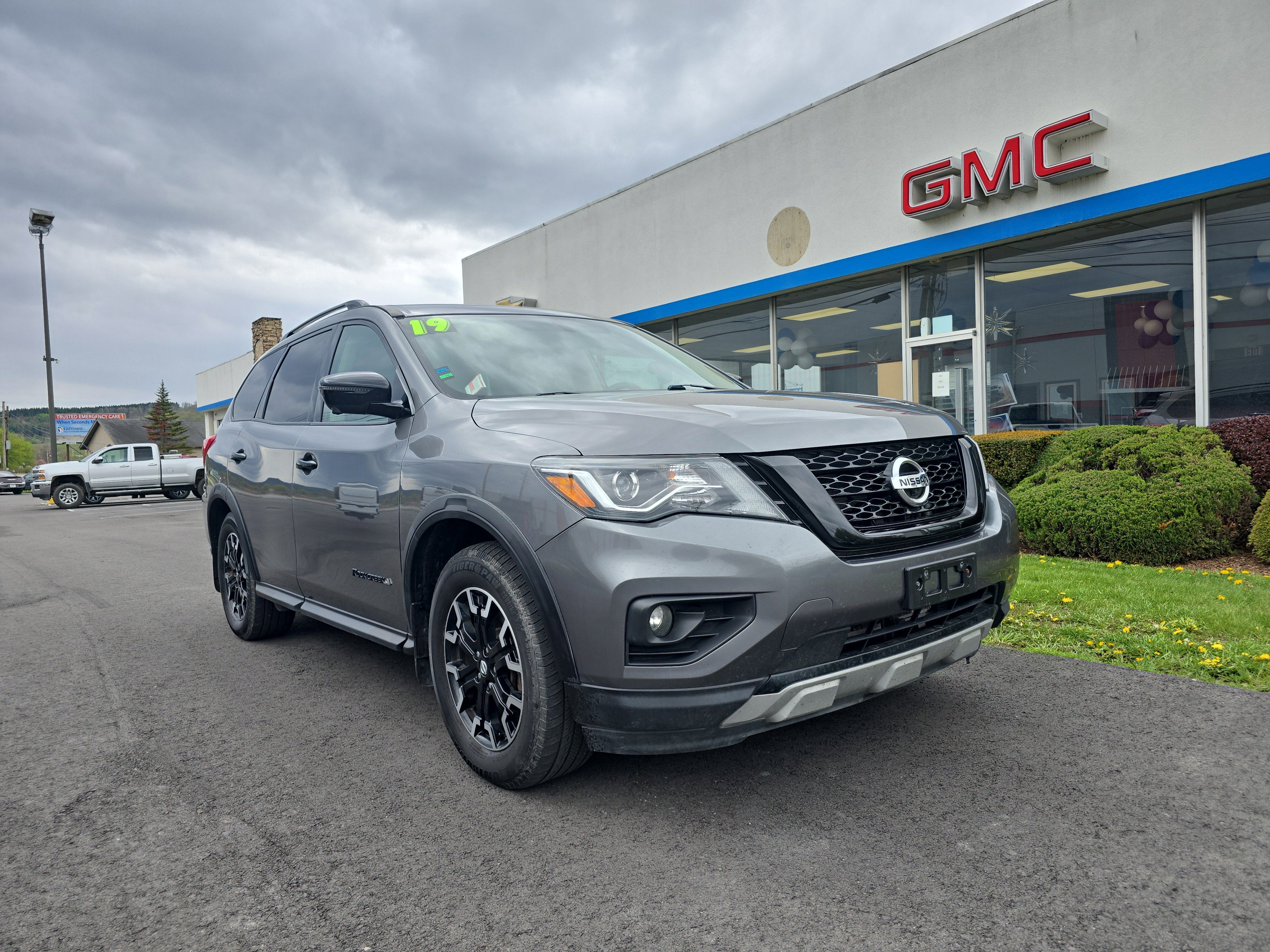 2019 Nissan Pathfinder SL 4WD's photo