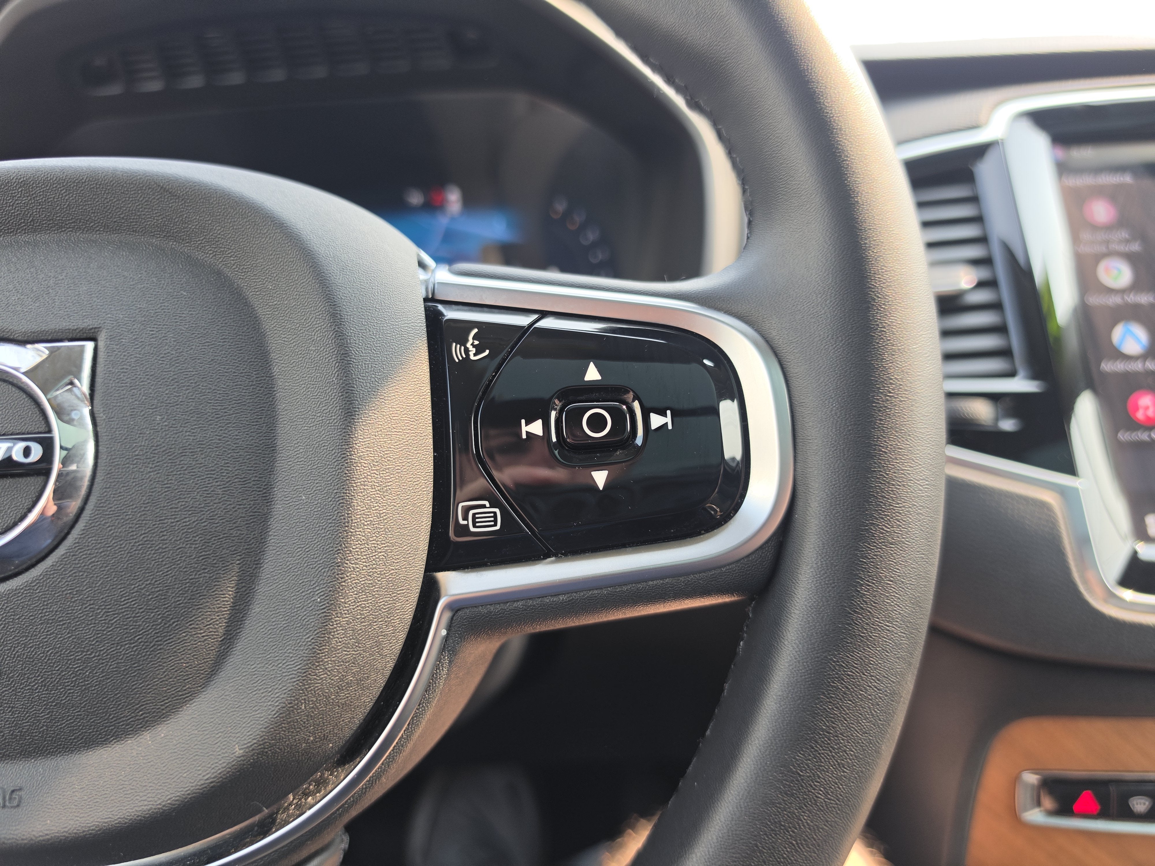 2024 Volvo XC90 Plus Bright Theme
