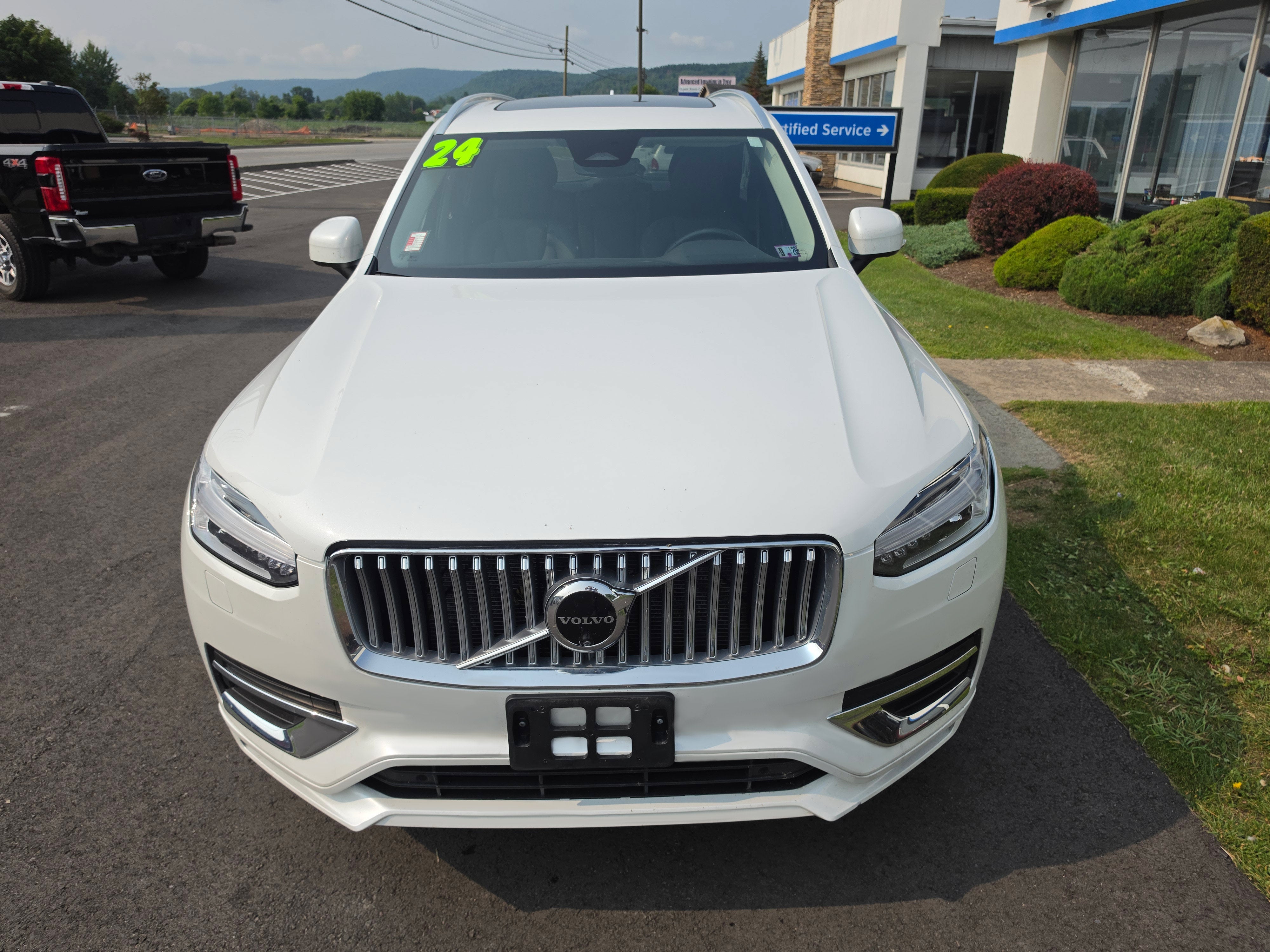2024 Volvo XC90 Plus Bright Theme