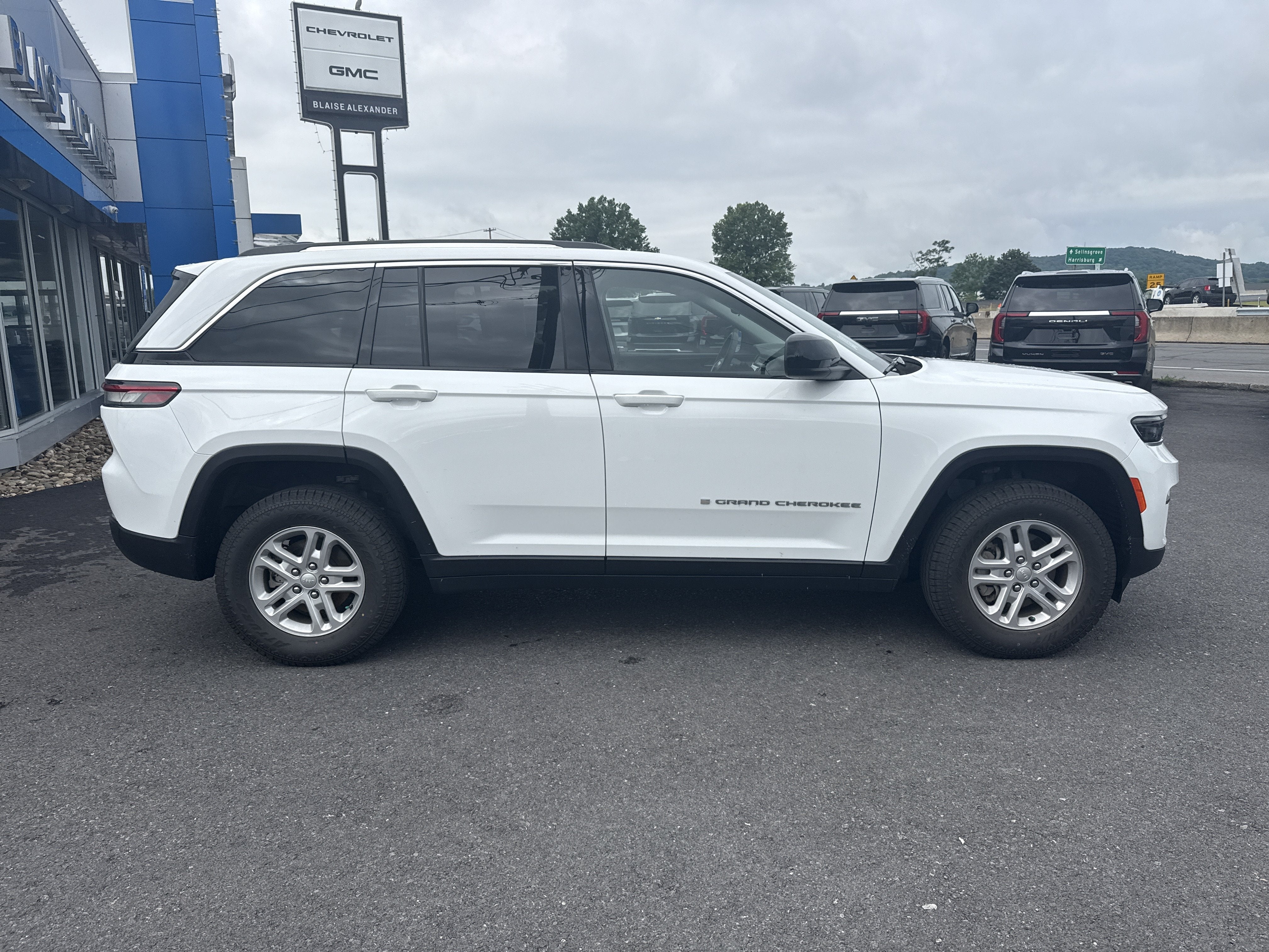 2023 Jeep Grand Cherokee Laredo