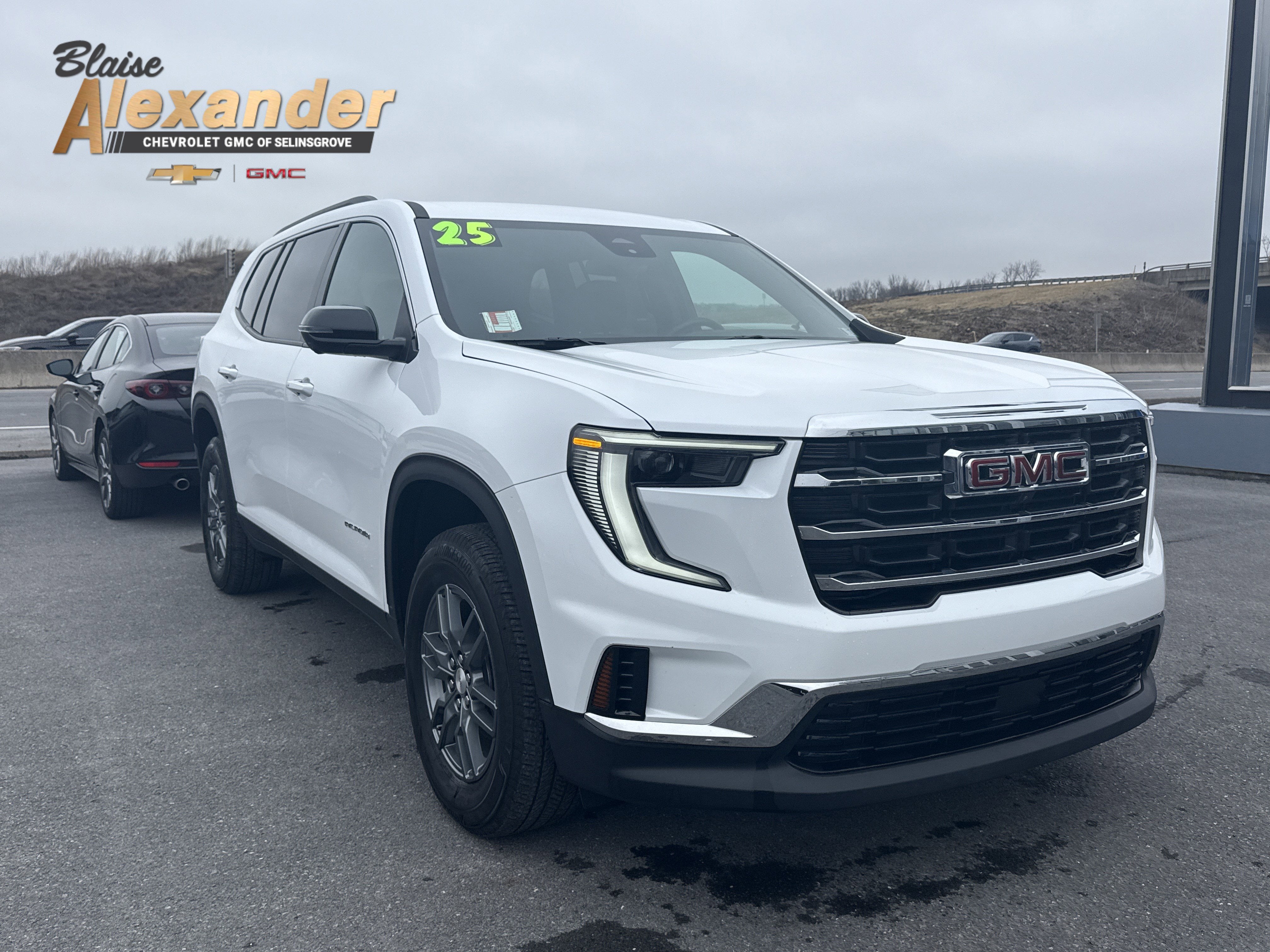 2025 GMC Acadia Elevation