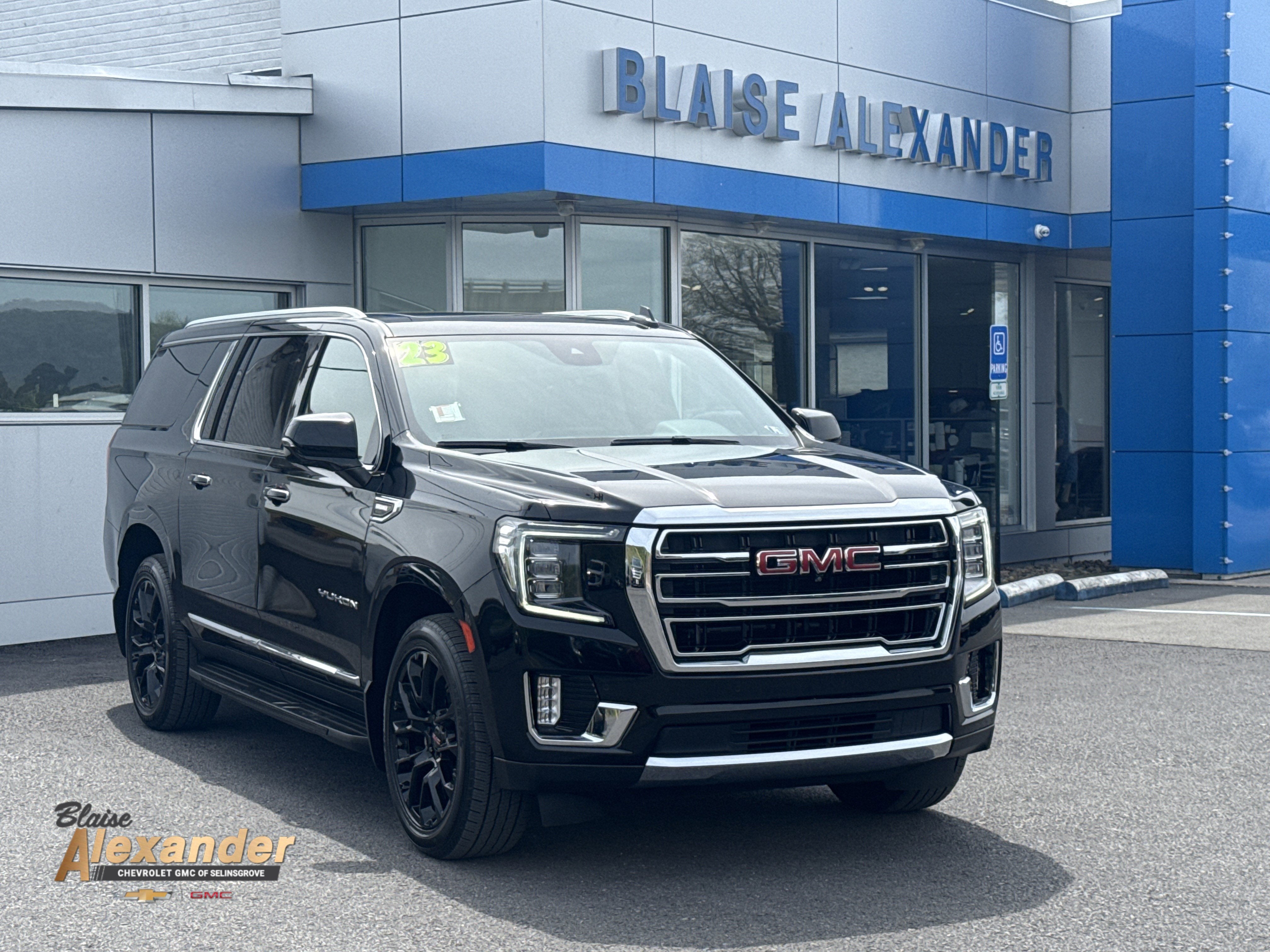 2023 GMC Yukon XL SLT