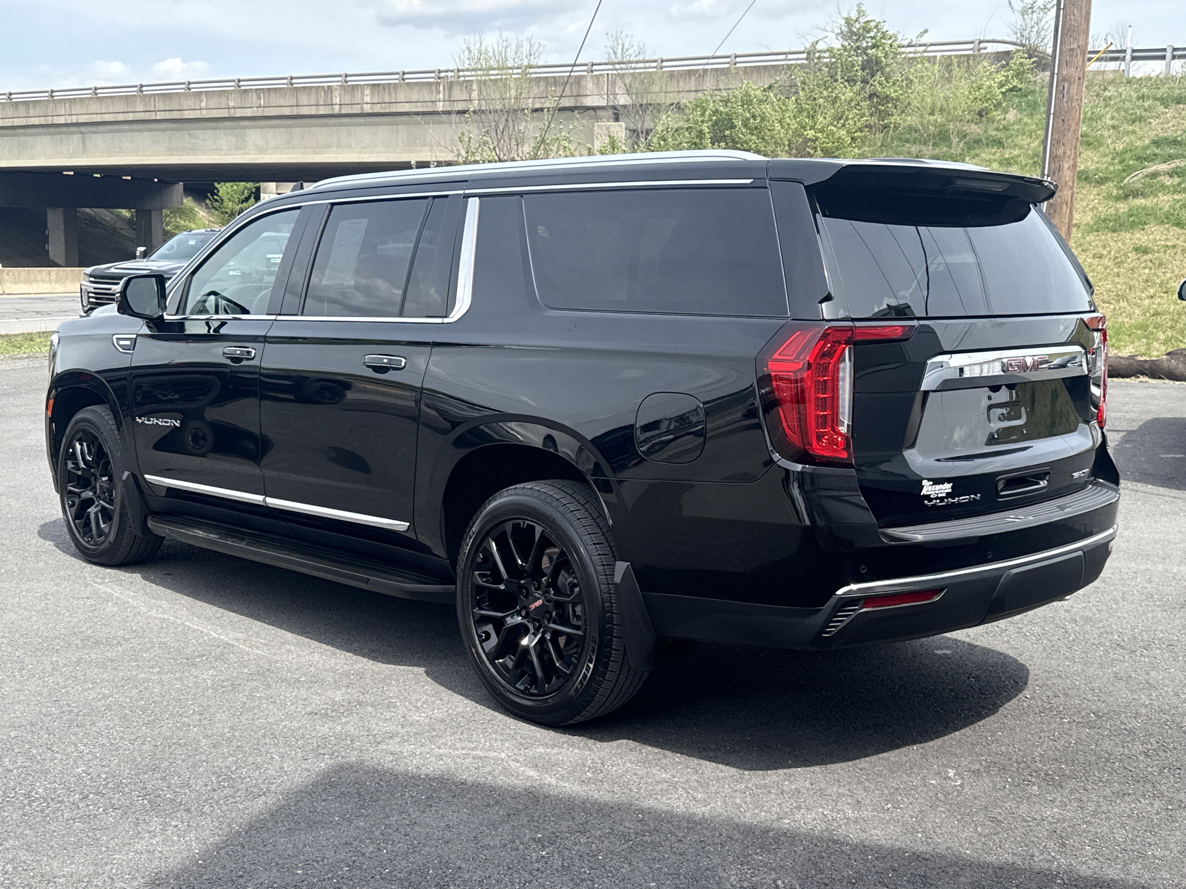 2023 GMC Yukon XL SLT