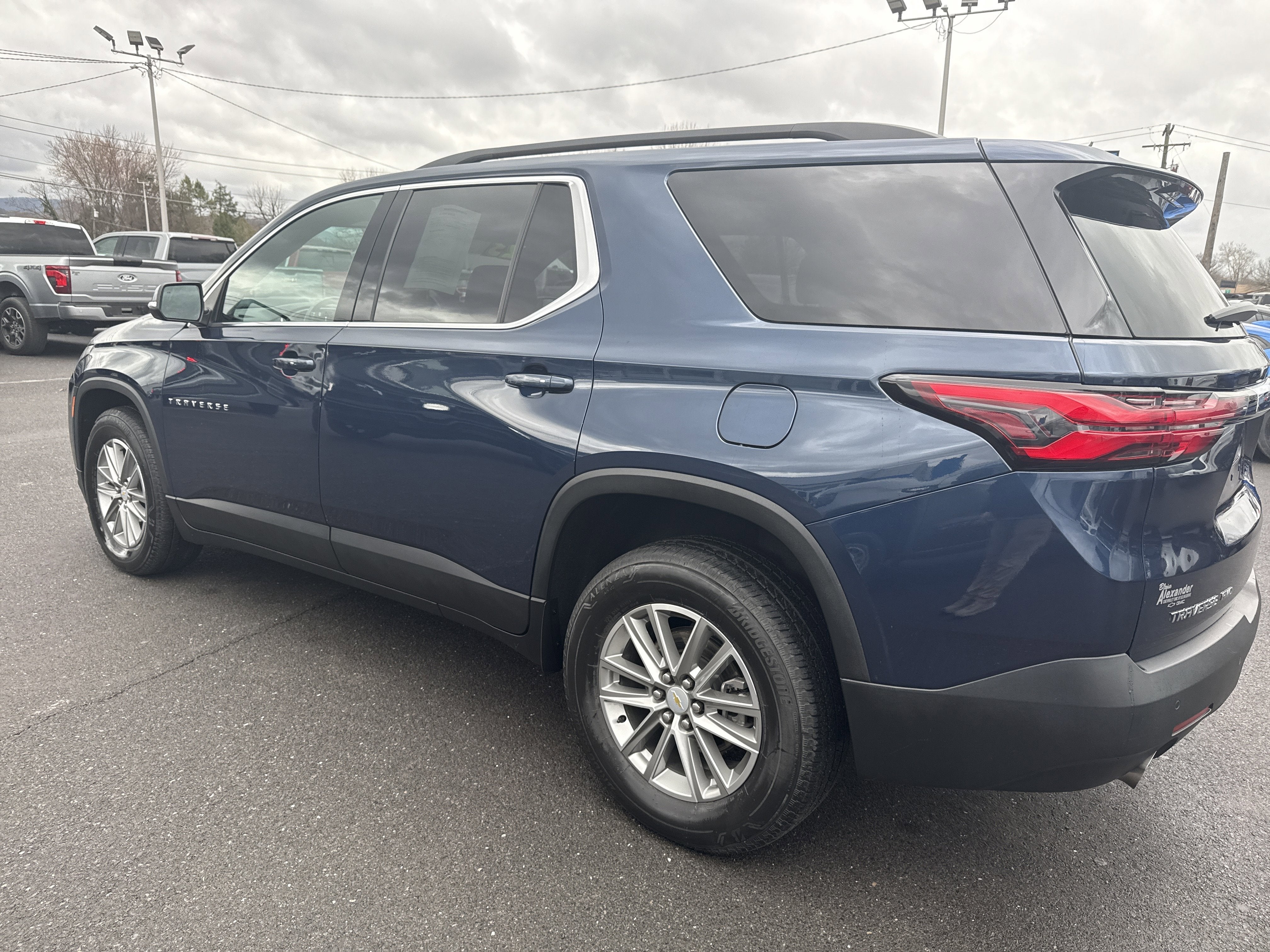 2023 Chevrolet Traverse LT Leather