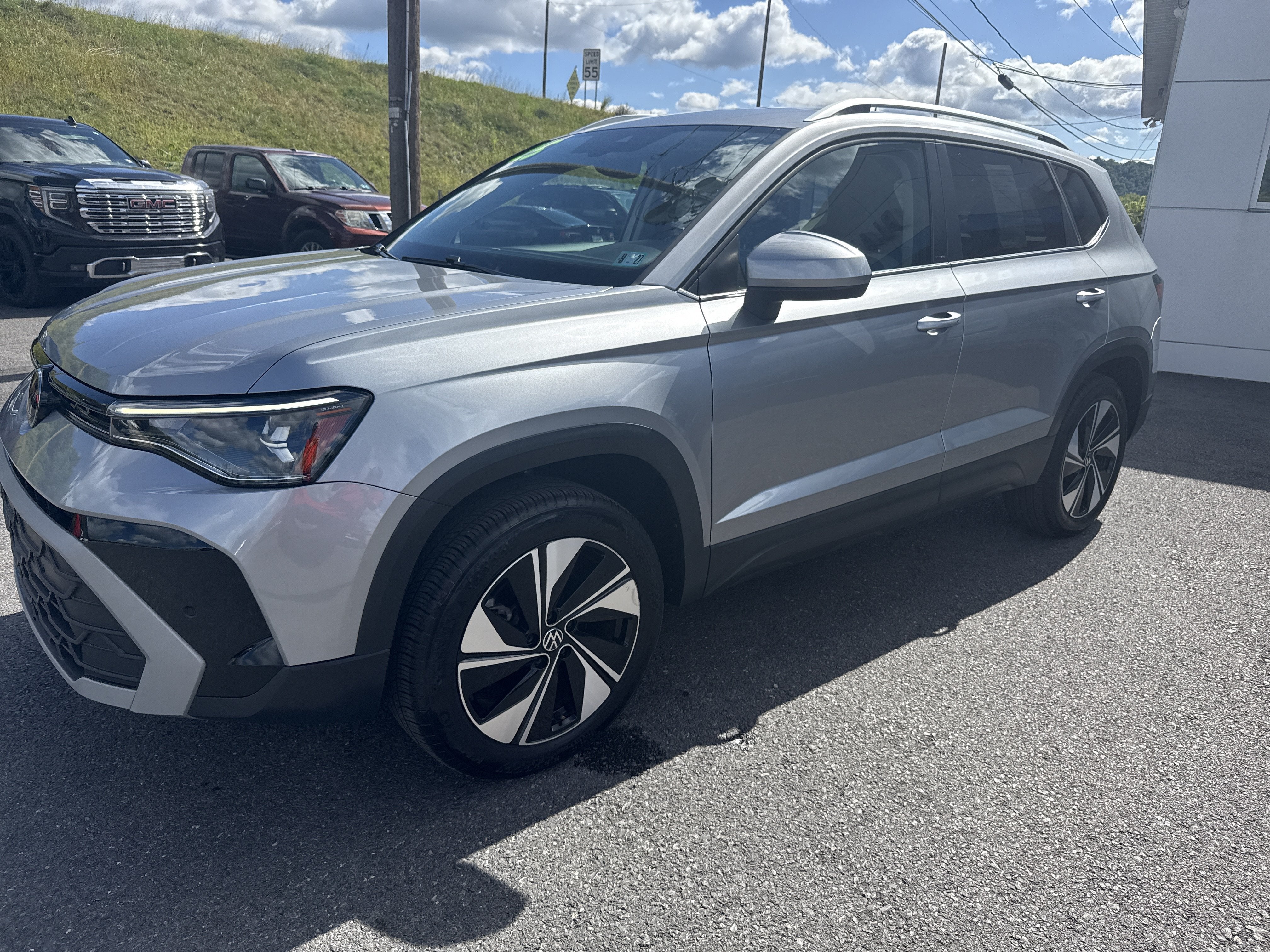 2025 Volkswagen Taos SE