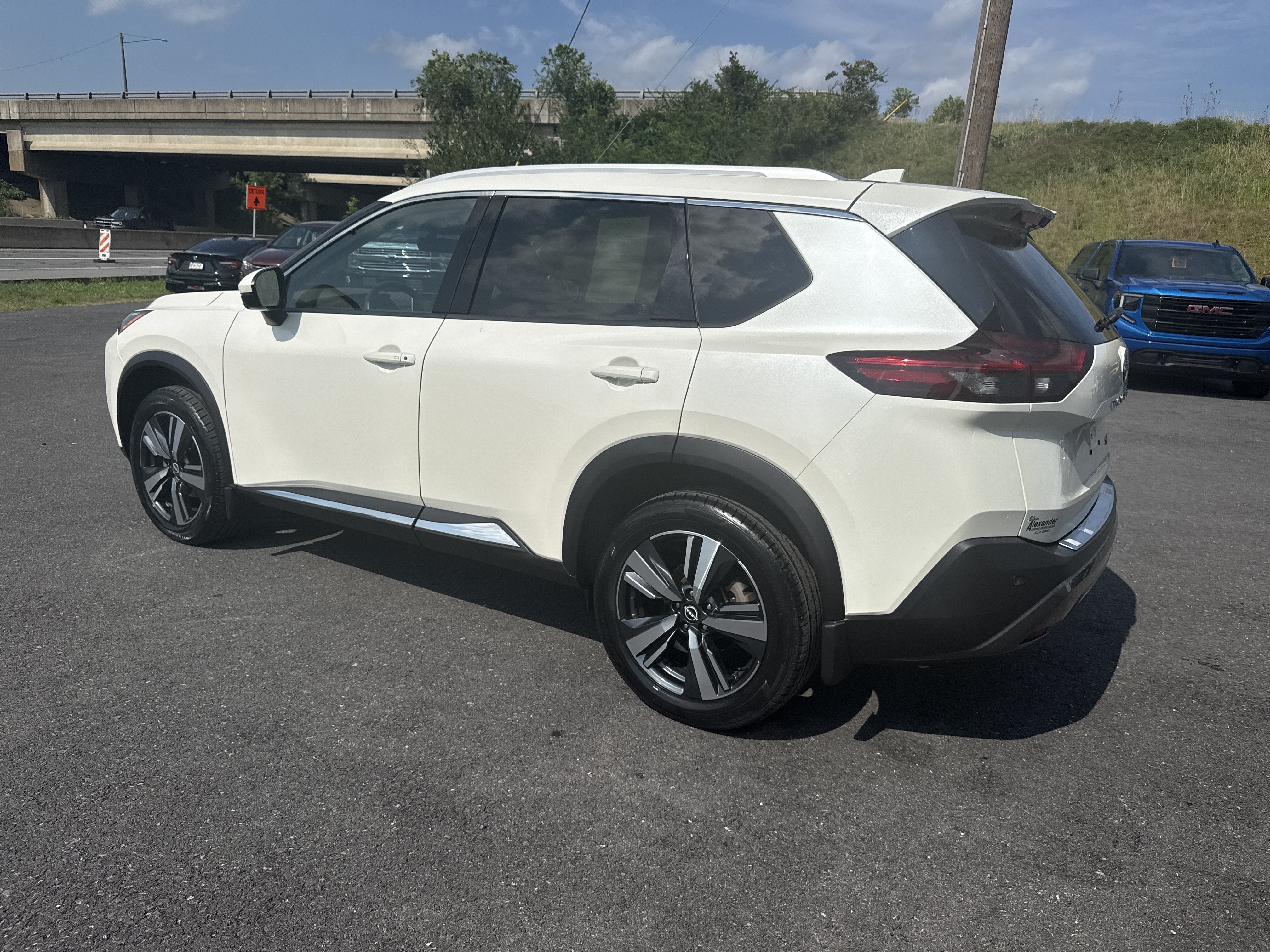 2023 Nissan Rogue SL