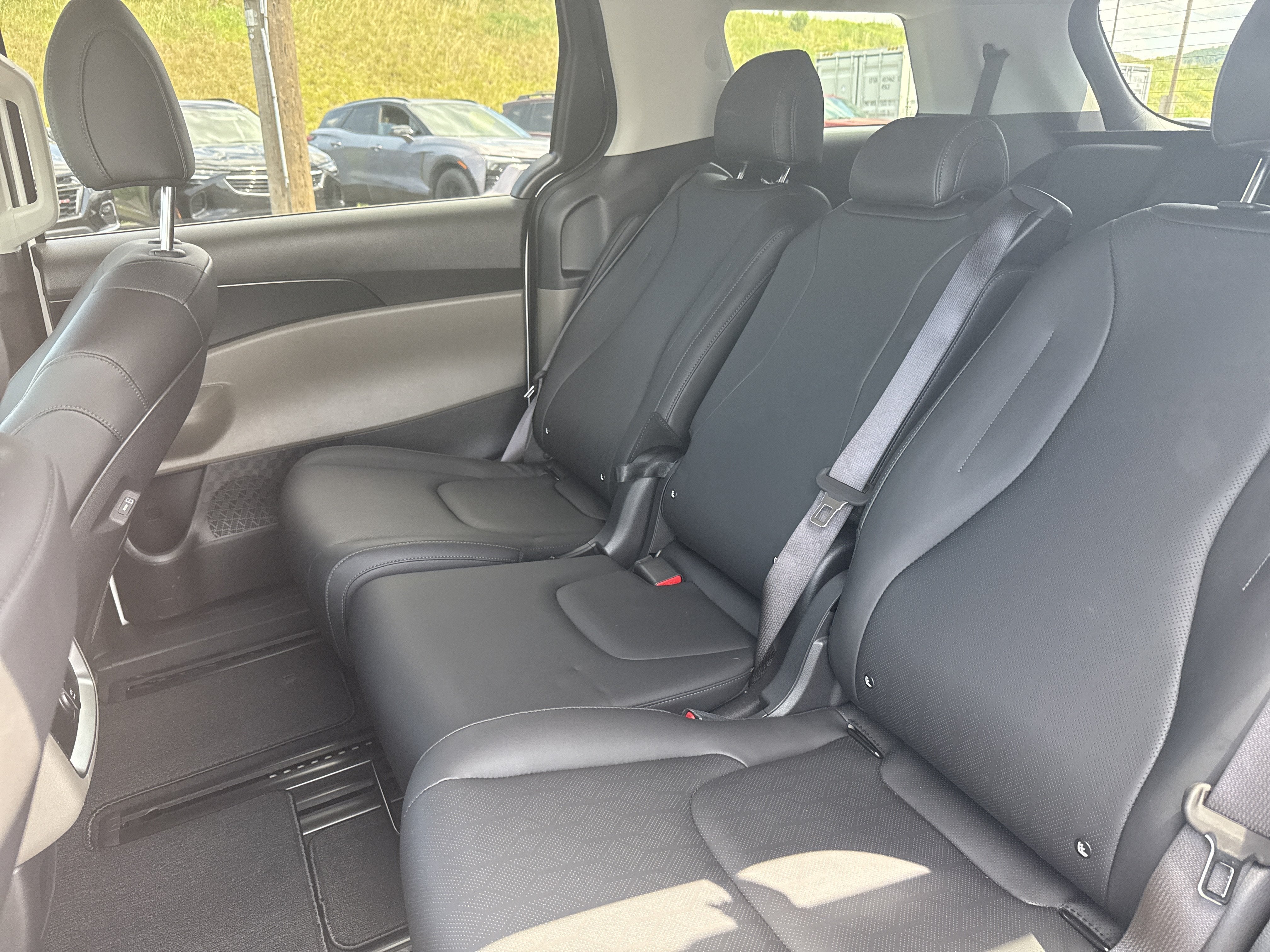 2025 Kia Carnival LXS
