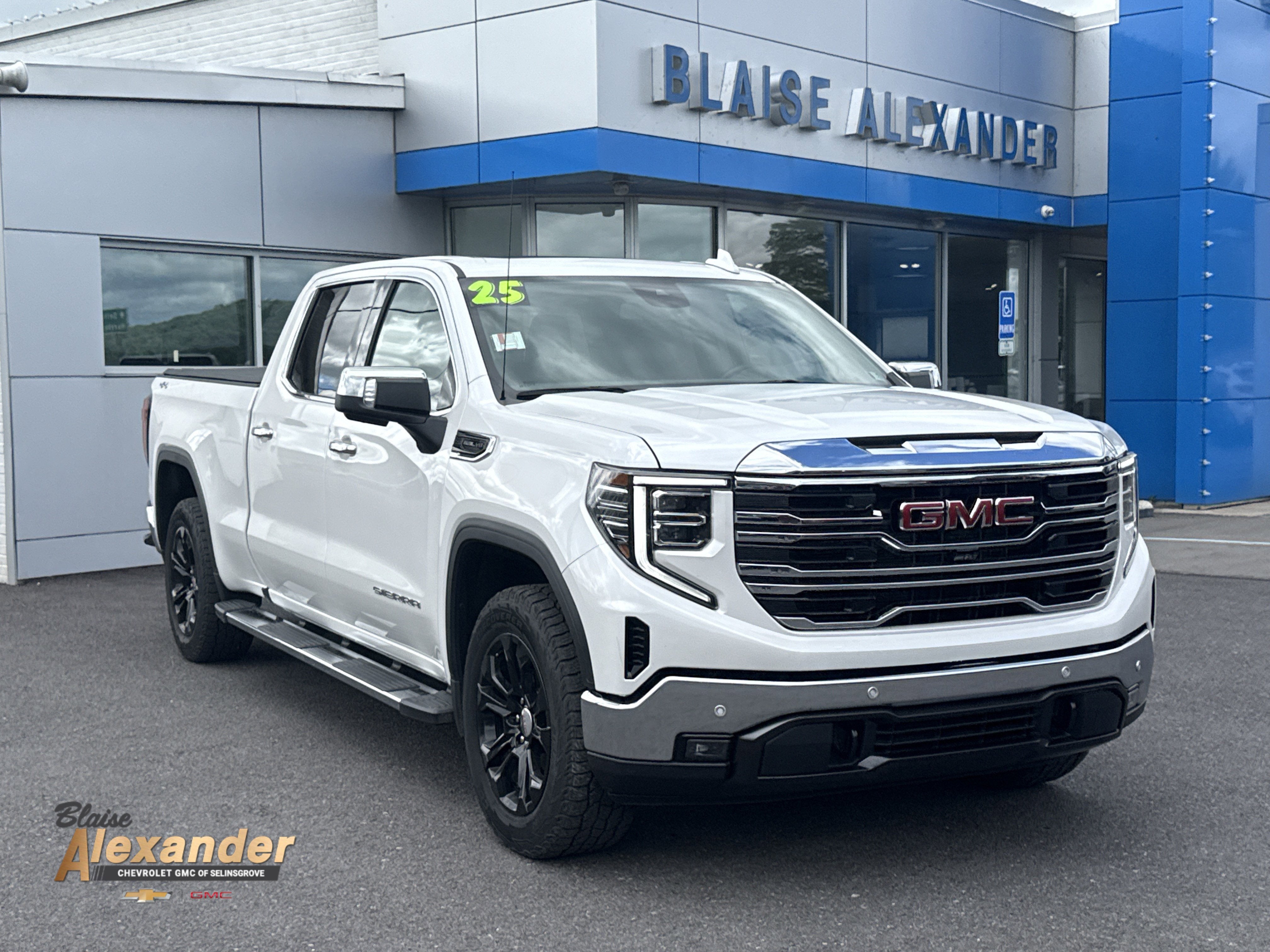 2025 GMC Sierra 1500 SLT